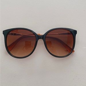 Beautiful Gucci Gold Amber Sunglasses Round Perfect